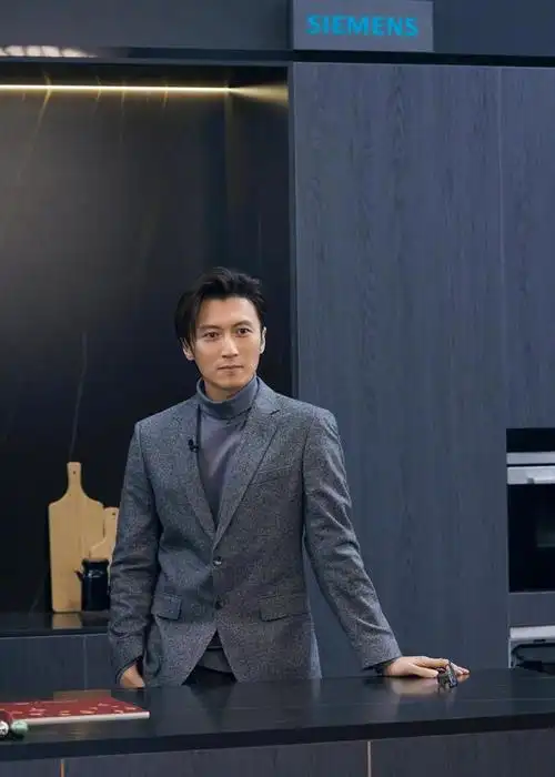 40岁的男人穿西装不要太死板跟谢霆锋学混搭酷帅又有型