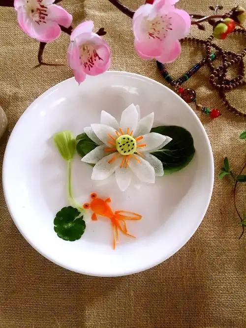 手机用户1380_qa7s做的简单美丽的盘饰(8)——拼装荷花盘饰