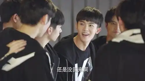 亲爱的热爱的:呆萌话痨的97,都快抢走了"童颜夫妇"的地位