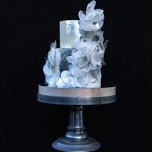 这些装饰漂亮的蛋糕与艺术品有一拼价格也是同尺寸蛋糕的三倍