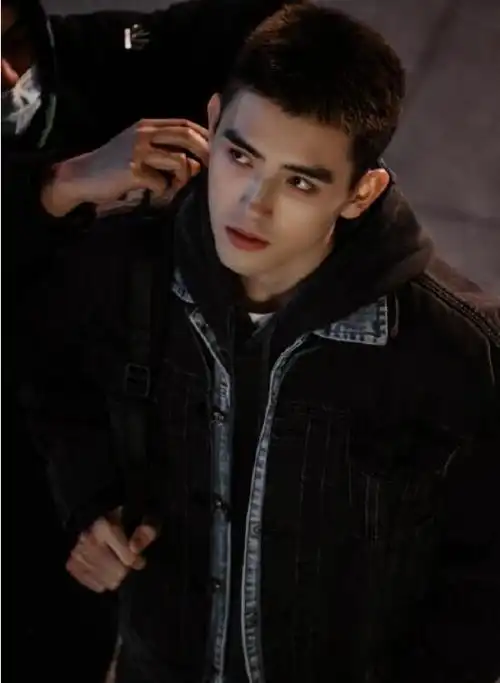 陈飞宇寸头太绝了五官还是很能打的帅哥就是要寸头