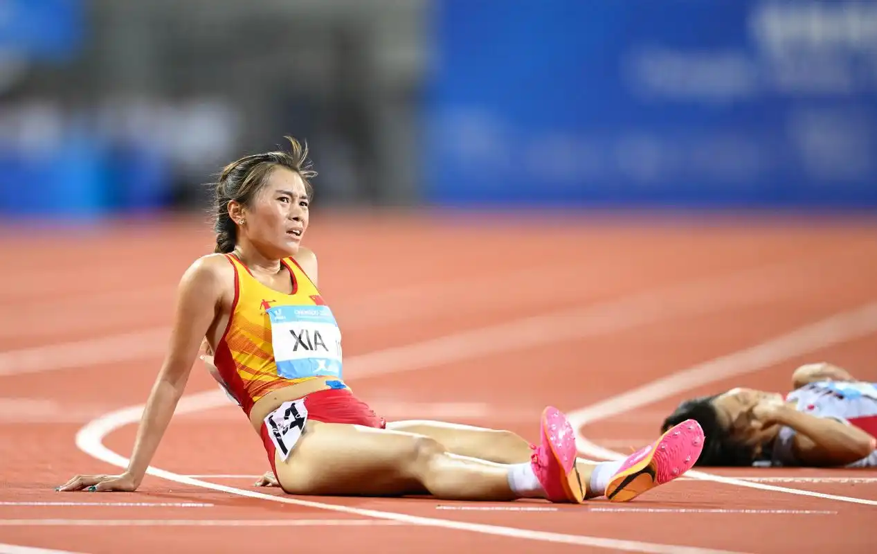 田径——夏雨雨获女子5000米亚军