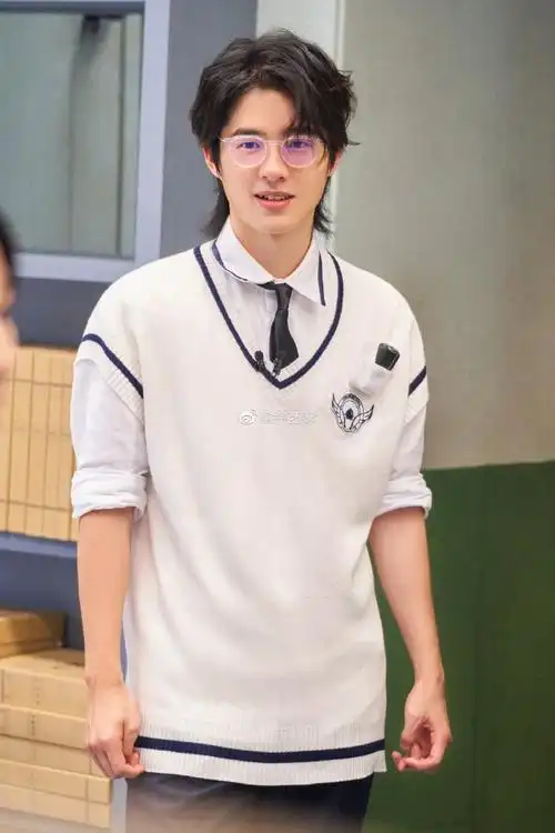 刘昊然密室大逃脱校服剧照