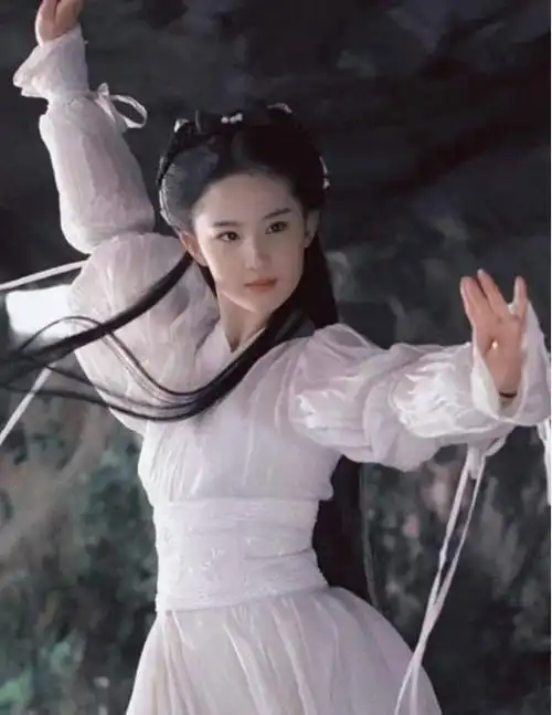 拍完《神雕侠侣》之后,她又被陈金飞至今捧进了好莱坞.