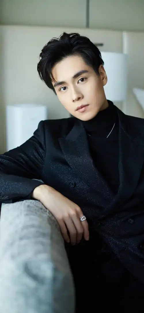 2021年最美手机壁纸男明星胡一天