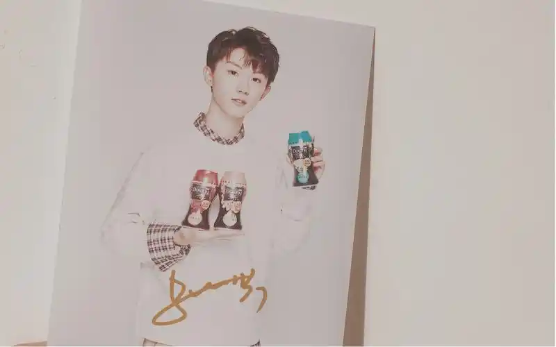 追星女孩终于拥有了马嘉祺的签名照又名拆快递也需要仪式感