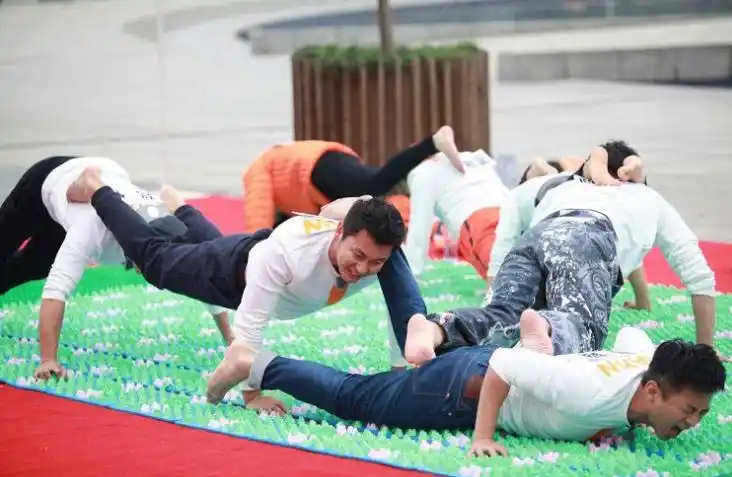 指压板接力游戏玩法规则