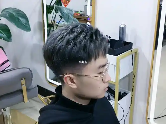 纹理烫韩式三七分港风侧背发园秀色