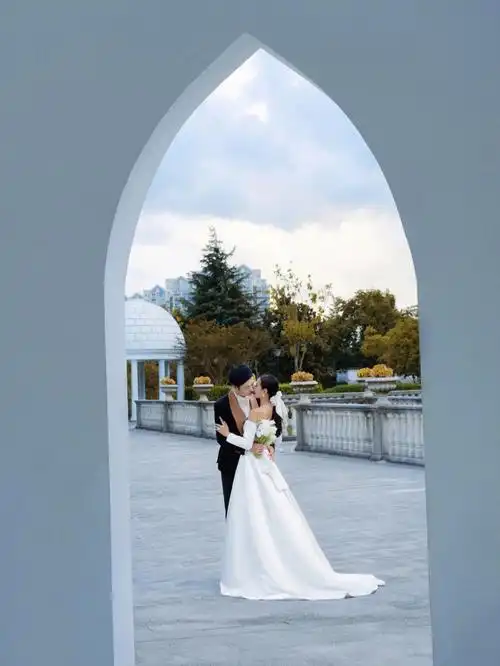 上海婚纱照每个女生都有一个城堡梦