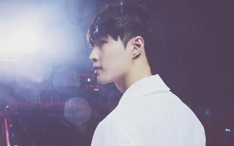 手绘动画练习 张艺兴 - 面罩 (mask)