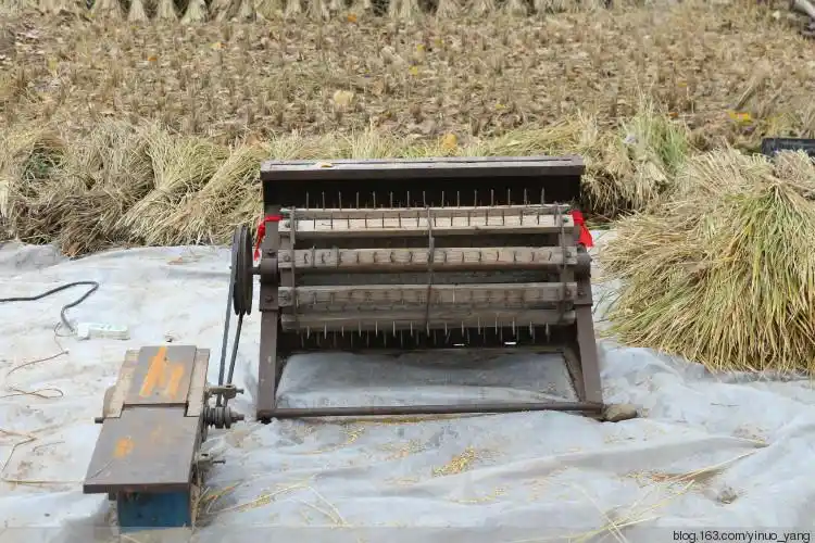 打稻子的机器,呵呵,估计现在没几个人认识吧.