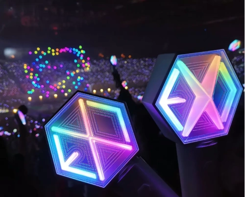 灯光应援三大名场面:exo的中控,肖战的红海,王一博的绿海