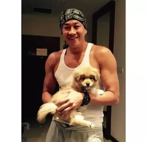 何润东雕王尺寸惊人 亚洲明星肌肉 腹肌 东方帅哥 健身迷网