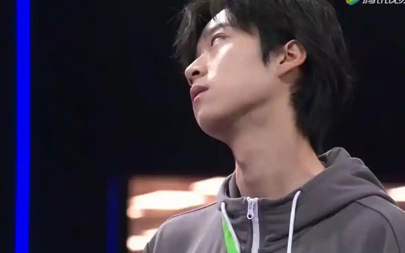 张嘉元超新星运动会 高清镜头 张嘉元表现的已经很棒了!