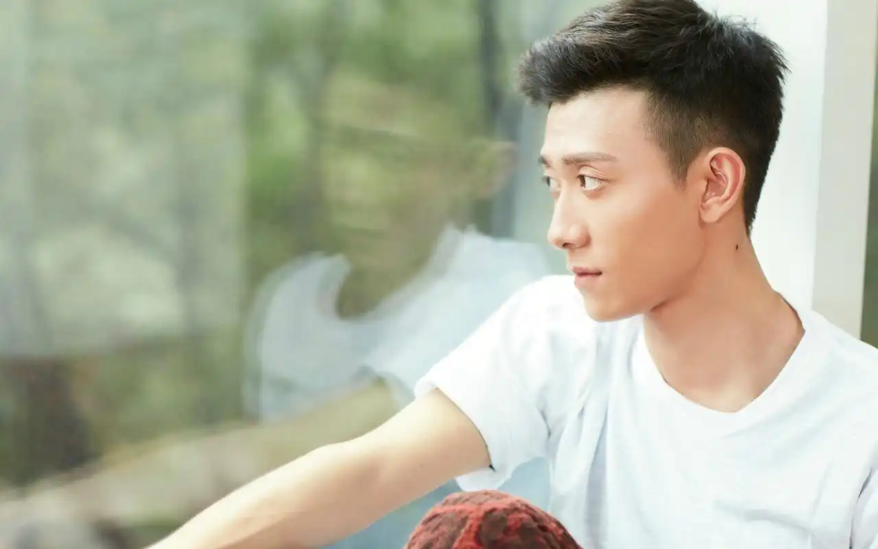 实力明星张一山时尚杂志写真图片桌面壁纸高清大图预览1920x1200_大陆