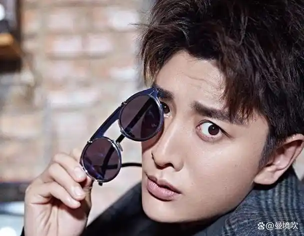 最近,贾乃亮在社交媒体上晒出了与女儿甜馨的亲密合照与视频.