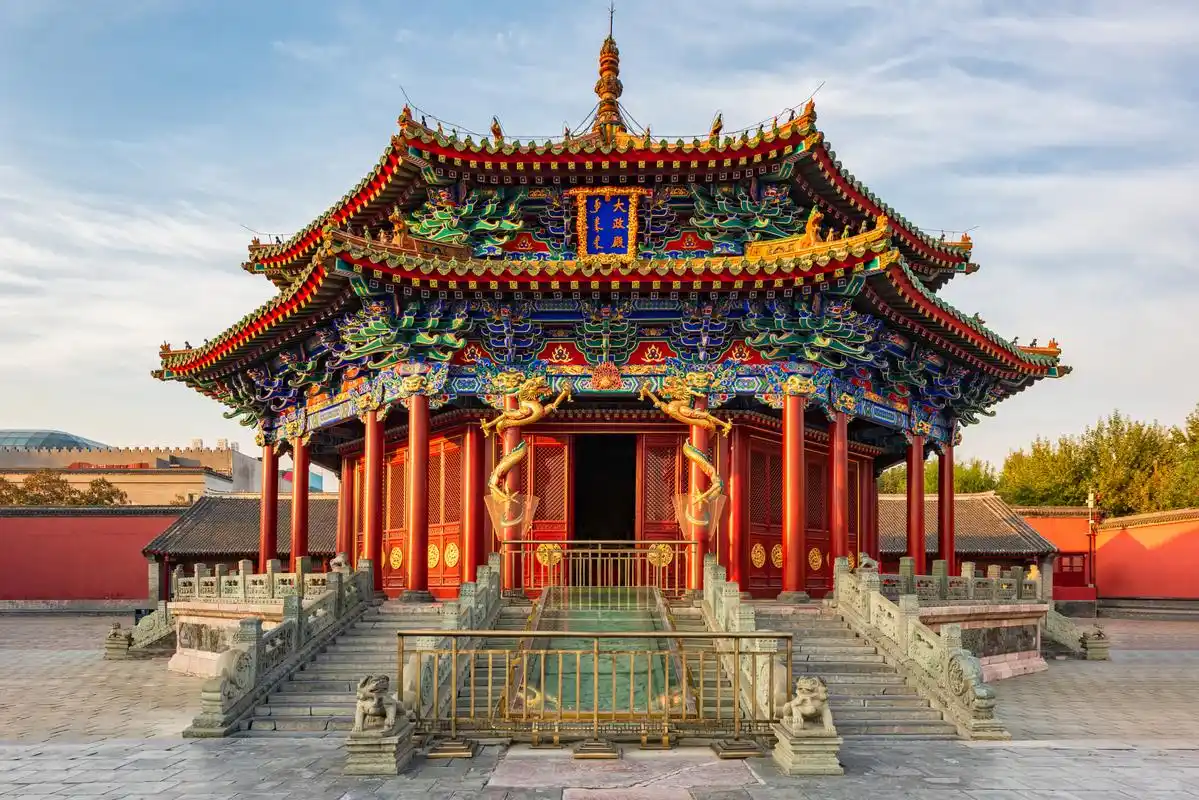 get中国北方的宫廷文化,你说绝不绝! . 98故宫红墙绿瓦,气势非凡.