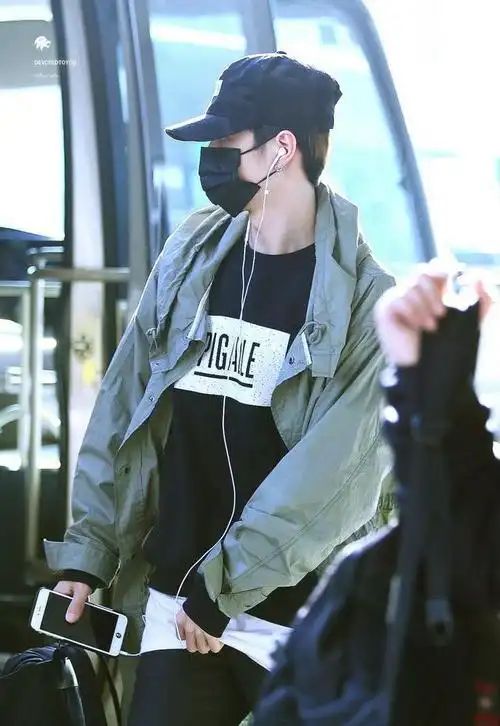 240118 机场风范,王一博帅气现身,粉丝送上满满祝福!