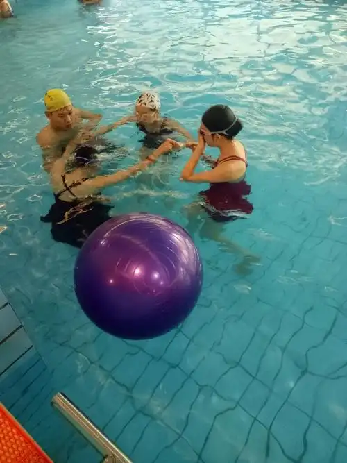 外滩玺园温泉游泳馆 暑期游泳培训正在招生