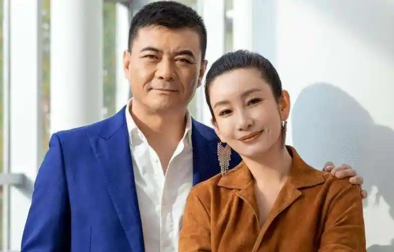 回顾辽宁女婿王新军娶小7岁秦海璐安顿母亲晚年让她享福