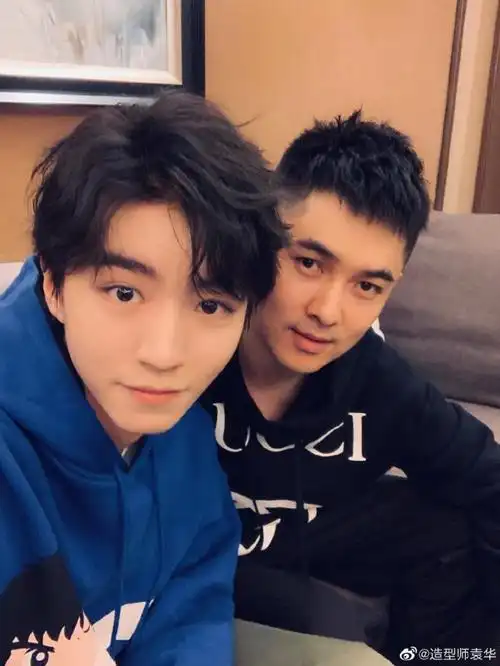 王俊凯放送生日福利,快接住凯boss的新自拍