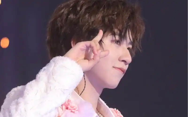 贺峻霖「eyes for you」直拍