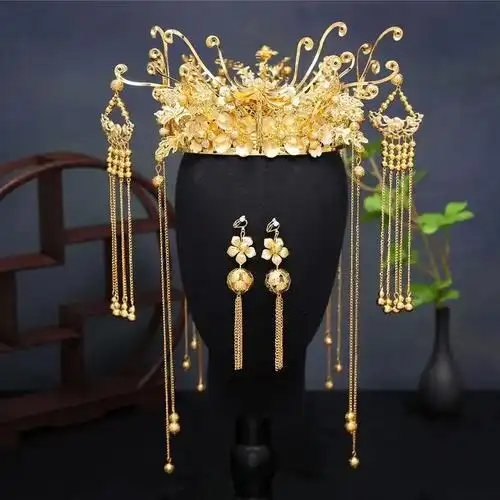 戴上这款秀禾头饰,仿佛穿越回古代,成为了一位华美的公主.凤冠 - 抖音