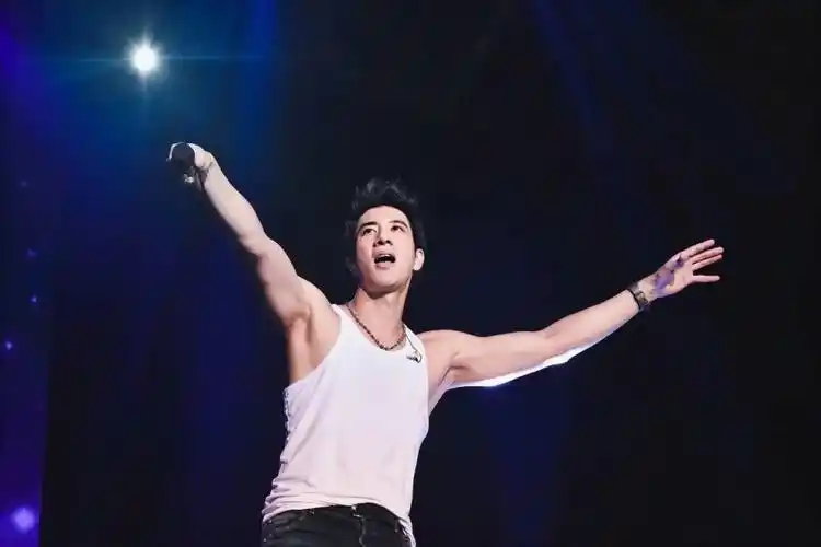 王力宏回应上《歌手》:想听live来石家庄