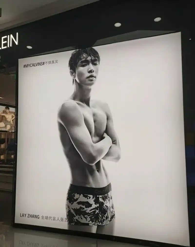 张艺兴拍新款ck写真这次短裤没有被修图