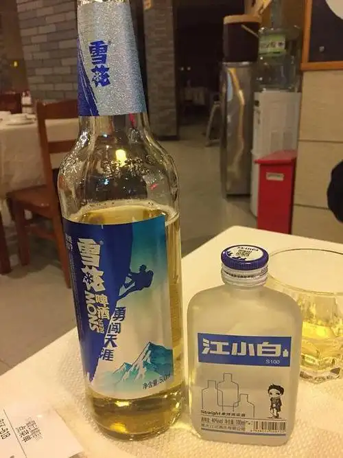 妙招二 啤酒瓶放糖水求一张五个罐装啤酒瓶子堆一起的图片