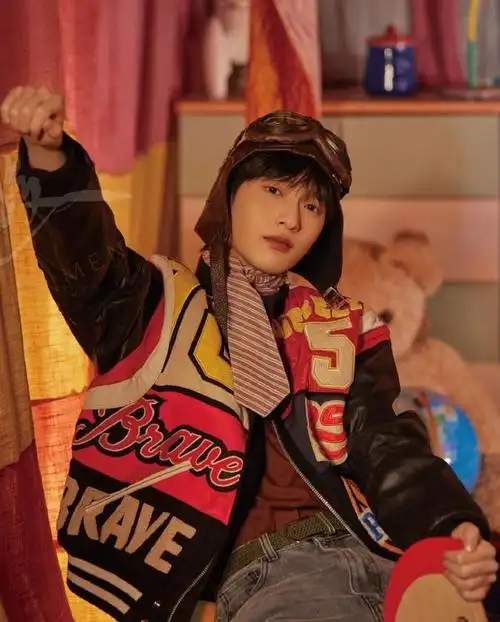 严浩翔未公开拍立得照