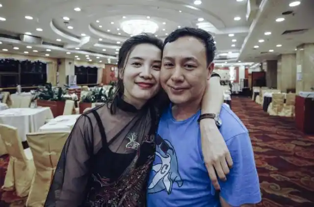 小宋佳抽烟吗 小宋佳在悬崖边抽烟照片