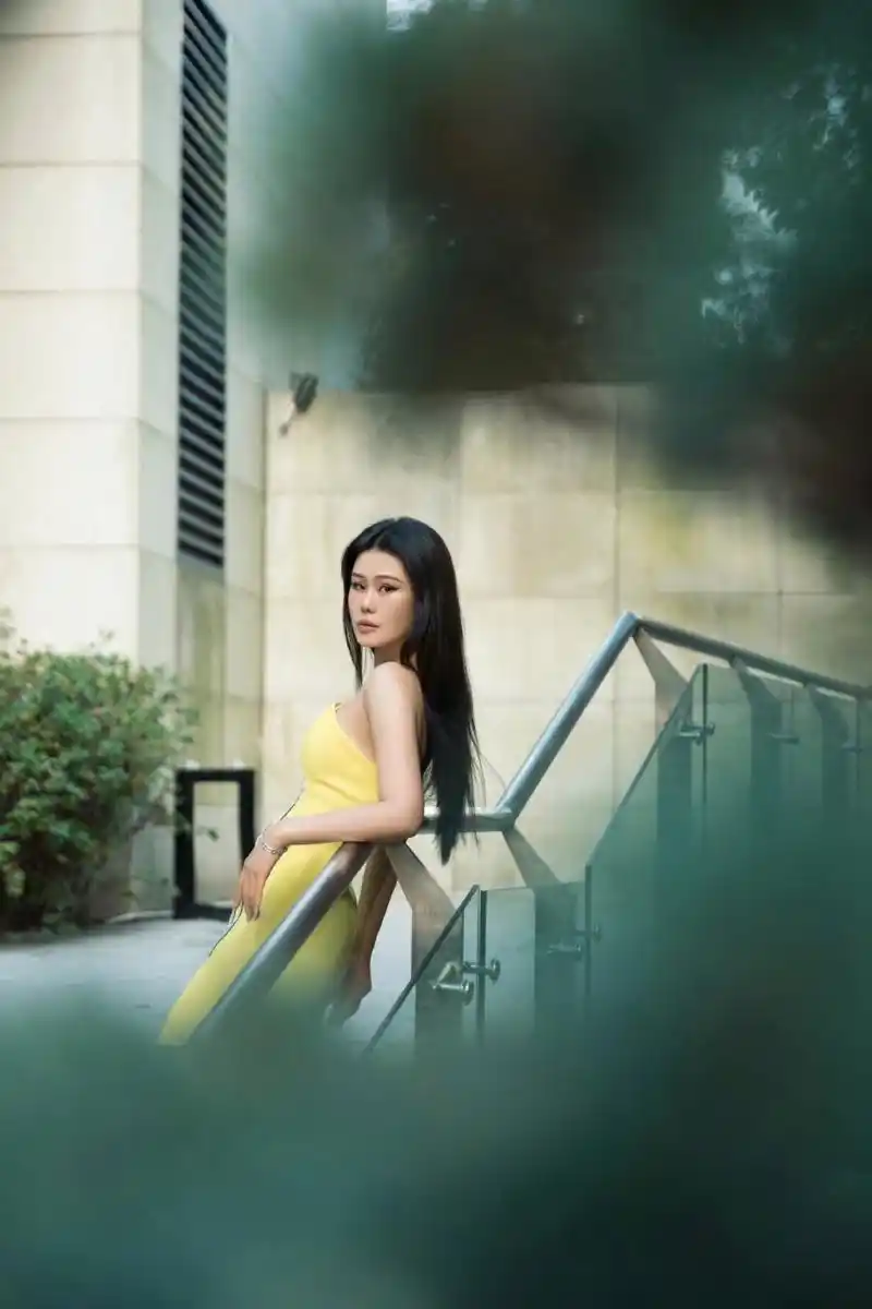 袁娅维的穿搭活力优雅也清新.