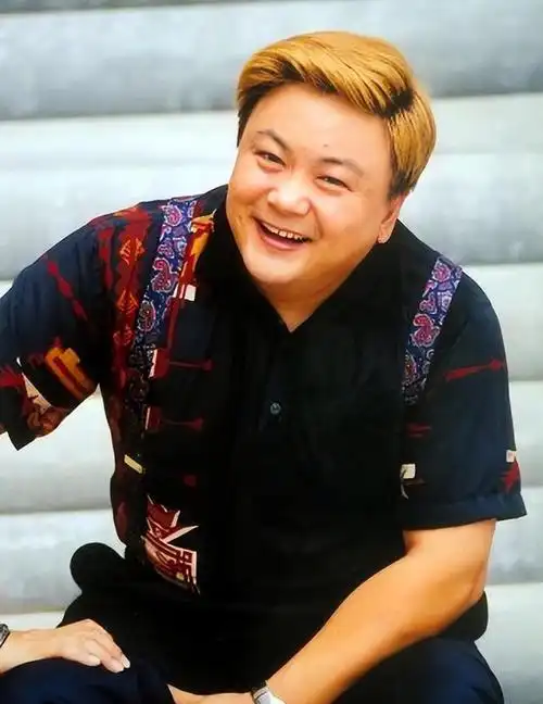 年轻时是军艺校草后因癌症发胖洪剑涛的人生到底有多戏剧