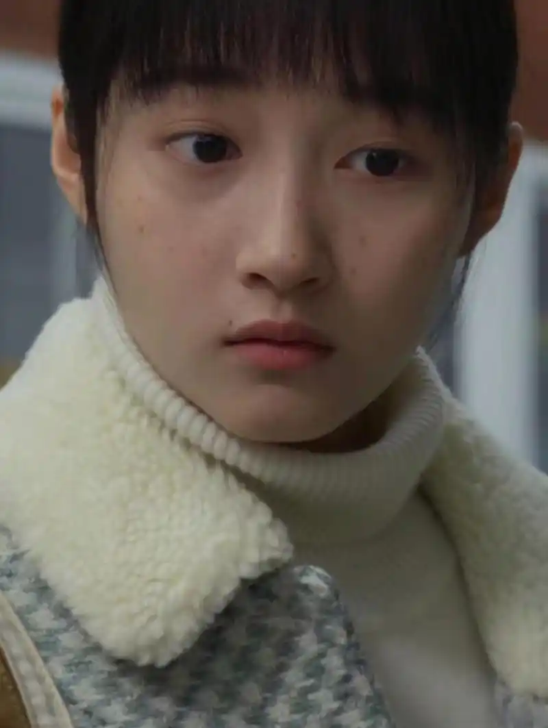 关晓彤素颜状态,脸上的雀斑好密集啊