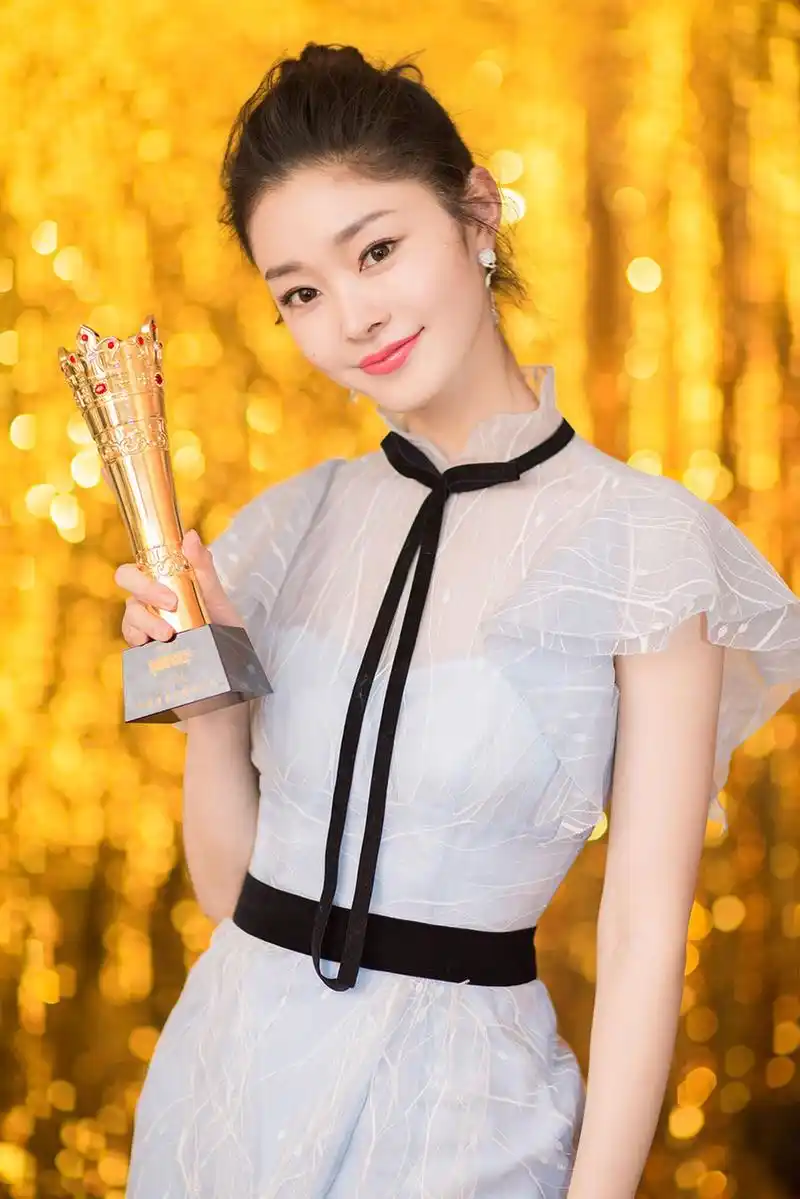 宋轶蓝色纱裙清爽典雅活动写真图片17