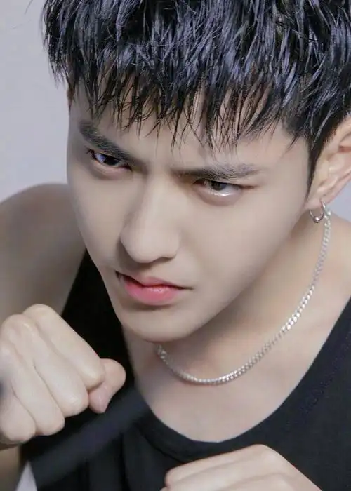 如何评价吴亦凡的长相?