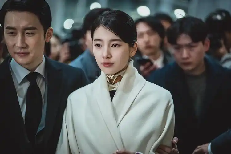 韩剧《安娜》原著小说出版:关注与共情女性生存压力|安娜_新浪财经