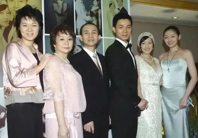 小s证实公公死讯,评论区却都等着看八卦!