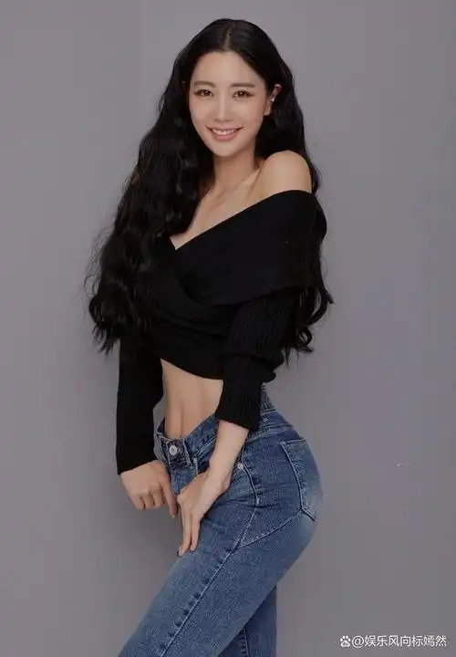 在看过电影《情圣》之后,不少人的心中女神排名发生了变化,克拉拉异军