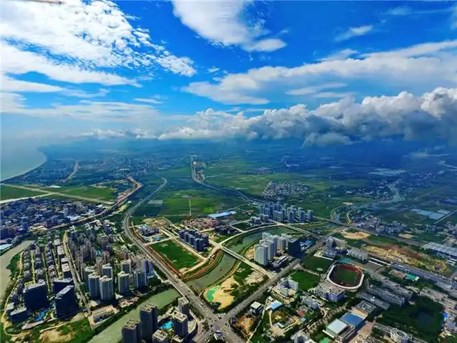 年度中国全面小康特别贡献城市"三亚是中国唯一的热带滨海旅游城市