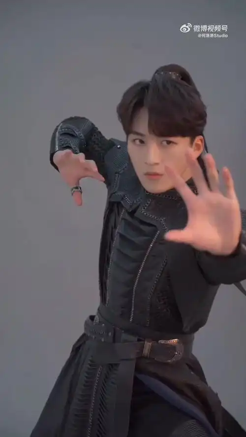 何洛洛新剧海报拍摄花絮##何洛洛新剧定妆花絮##何洛洛演萧炎##拼待