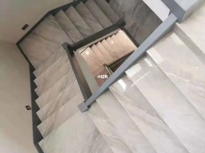 简一大理石瓷砖,希腊灰做的楼梯踏步