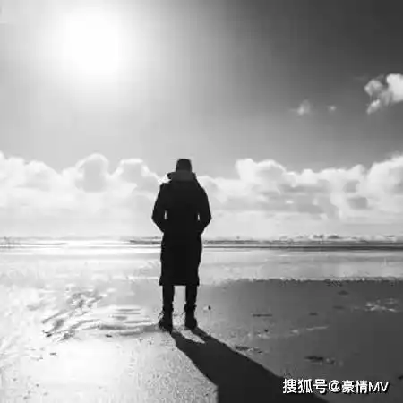 一个人独坐沉思的伤感图片孤独一个人背影图片素材