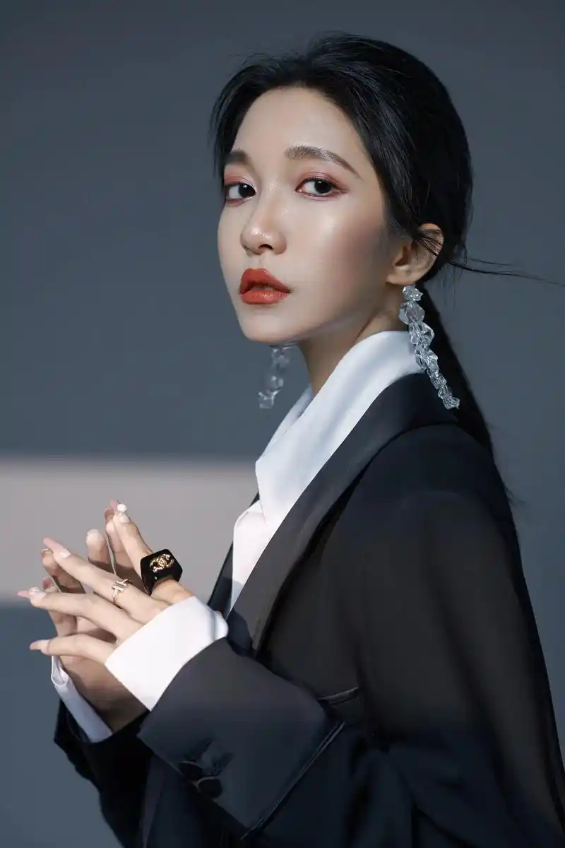 每一个职业女性都应该有一套属于自己的形象写真照#武汉艺 - 抖音