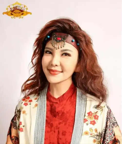 草原歌手乌兰图雅:将歌声传遍全国,前男友父母看到她就会流泪