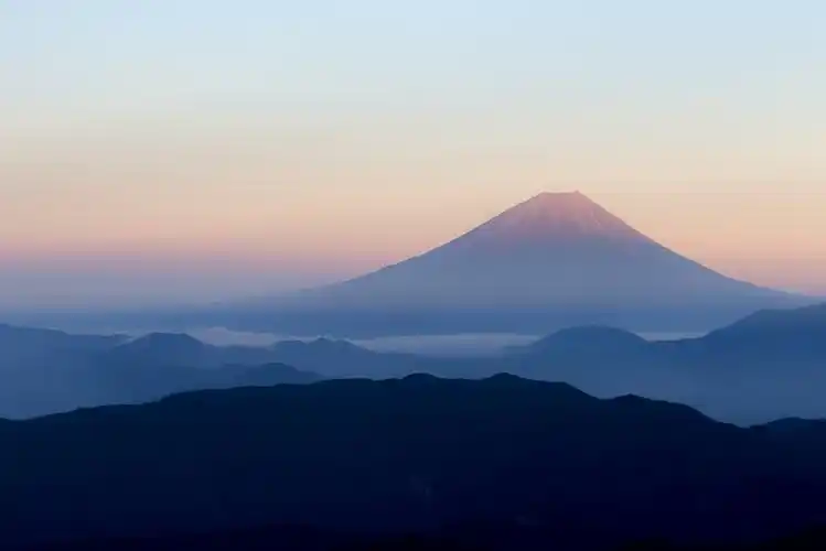 黎明 雾 日本富士山4k风景壁纸_4k风景图片高清壁纸_墨鱼部落格