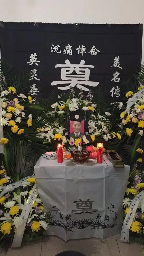 于12月25日入土为安.在家父辞世,治丧期间