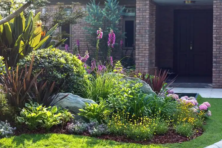 "小花园,大自然"别墅庭院景观设计 环球地景 - 全球好创意与设计平台