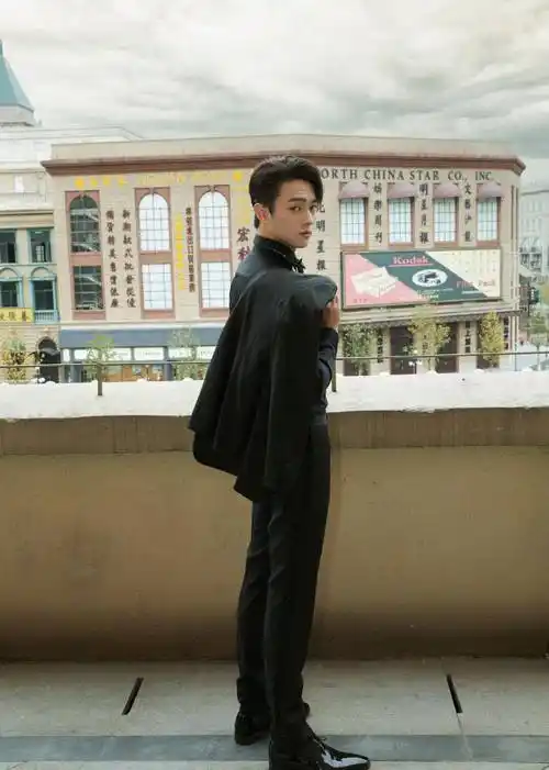 许凯婉拒合影被路人说明星能不能拒绝粉丝要求